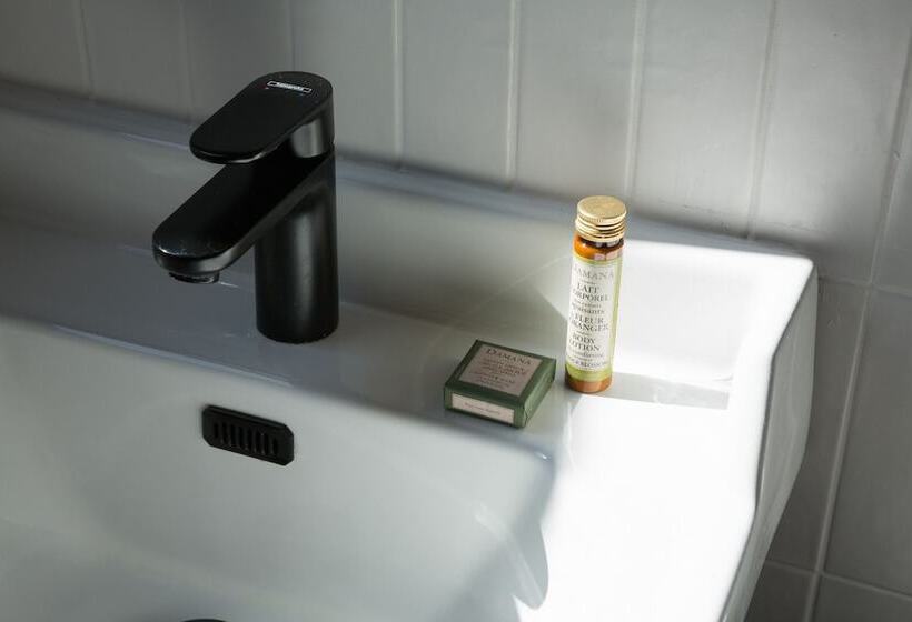 The Honest Hotel & Apartments