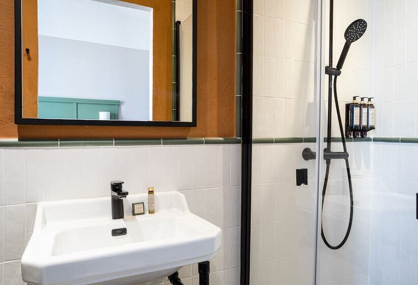 The Honest Hotel & Apartments