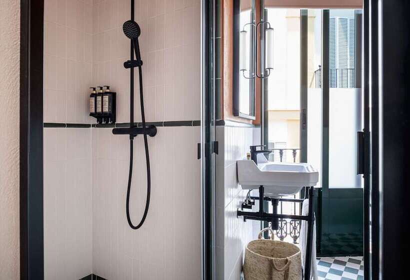 The Honest Hotel & Apartments