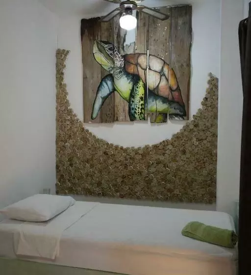 هاستل Maya Jade Surf Dorm
