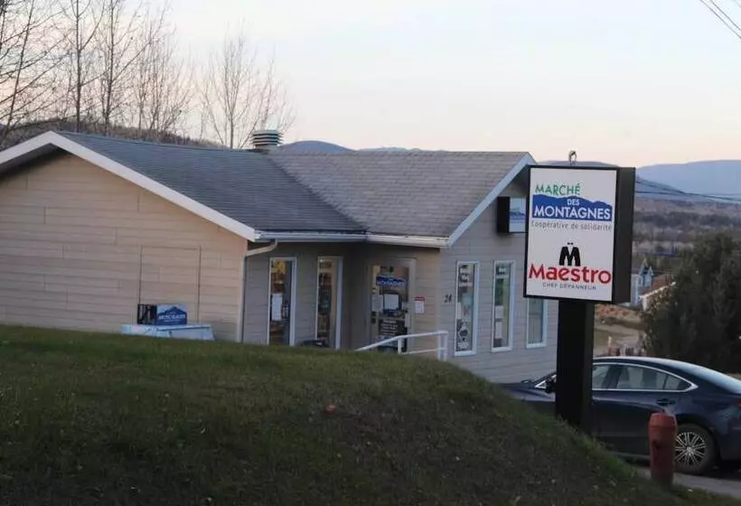 Majatalo Room In Lodge   Luther King Grande Chambre Décor Moderne Et Relaxe