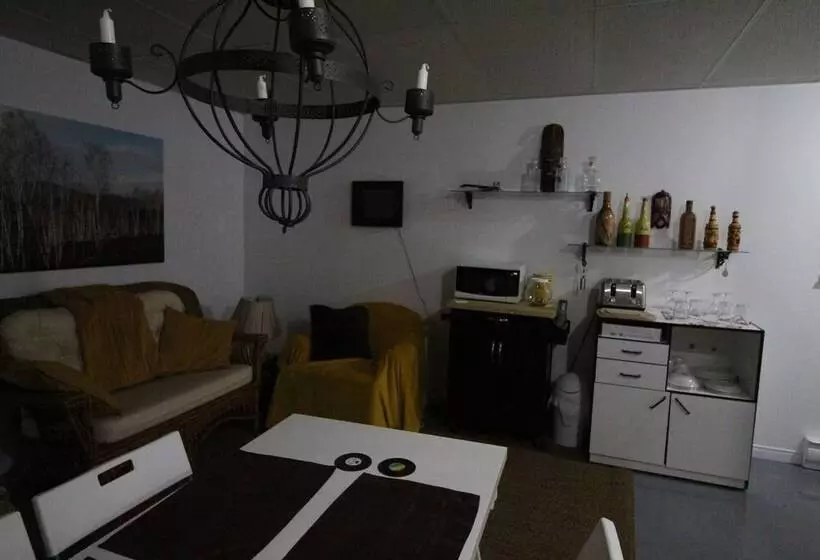 Majatalo Room In Lodge   Luther King Grande Chambre Décor Moderne Et Relaxe