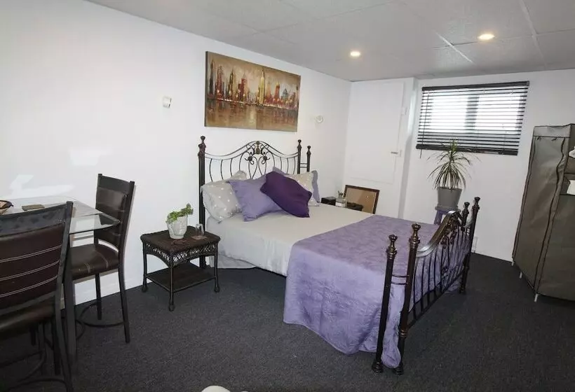 Majatalo Room In Lodge   Luther King Grande Chambre Décor Moderne Et Relaxe