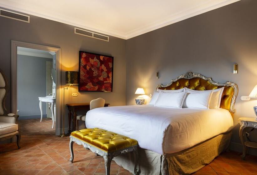 Отель Château De Collias