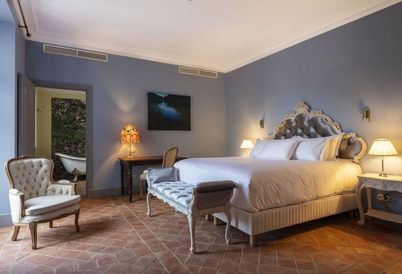 Отель Château De Collias