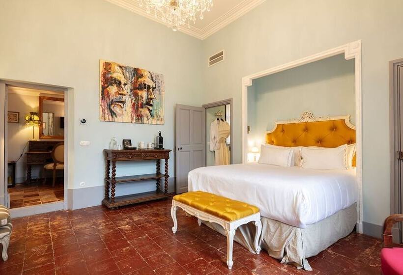 Отель Château De Collias