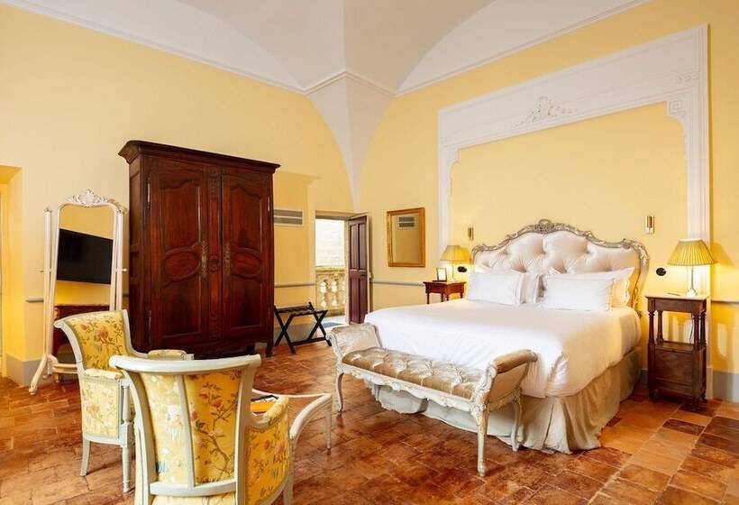 Отель Château De Collias