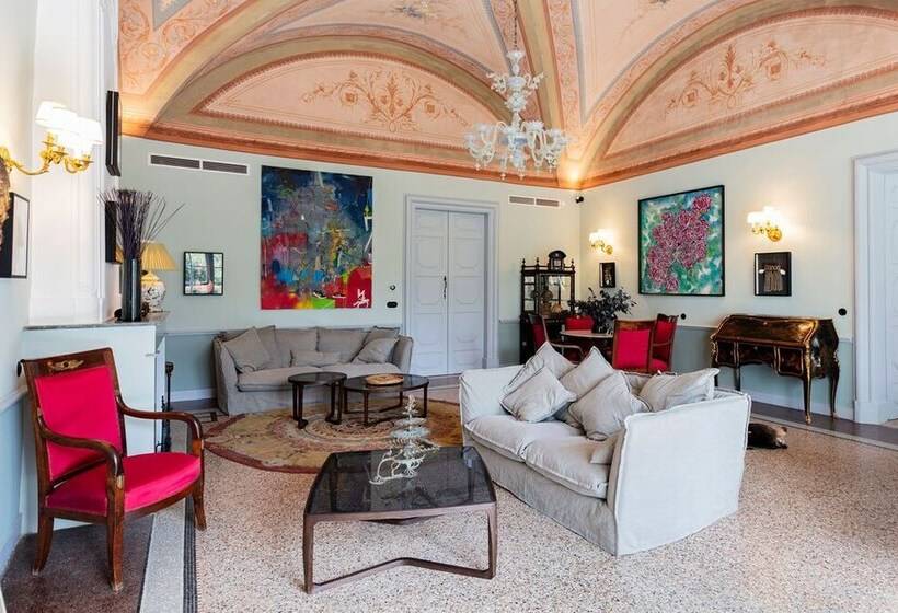 Отель Château De Collias