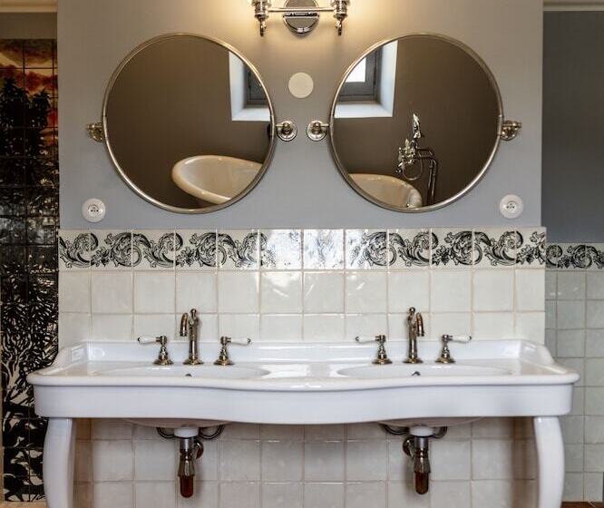 Отель Château De Collias