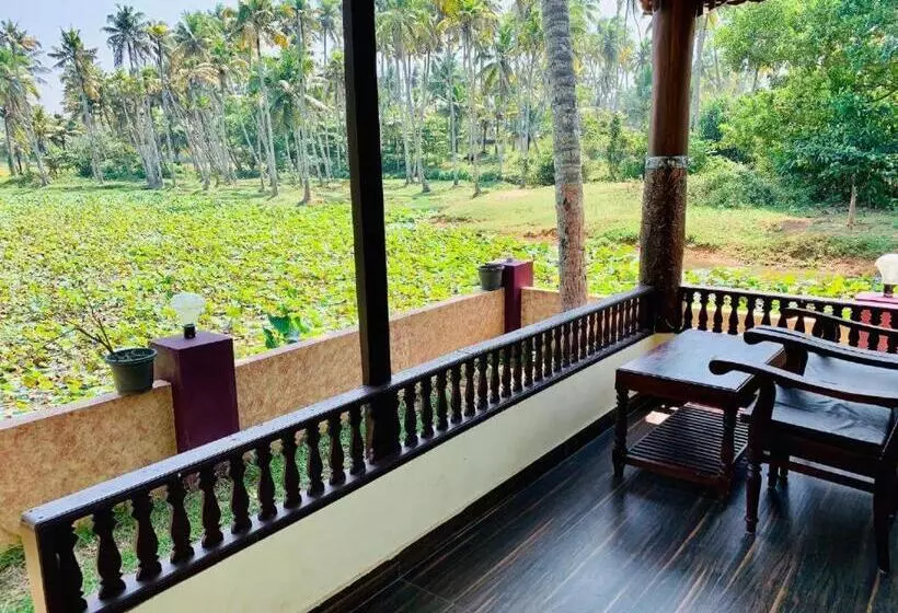 هتل Maadathil Cottages & Beach Resort
