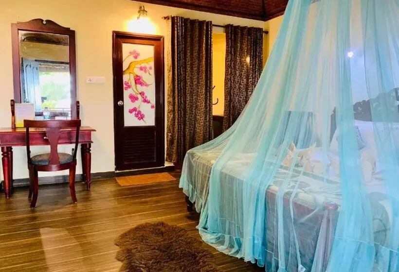 هتل Maadathil Cottages & Beach Resort
