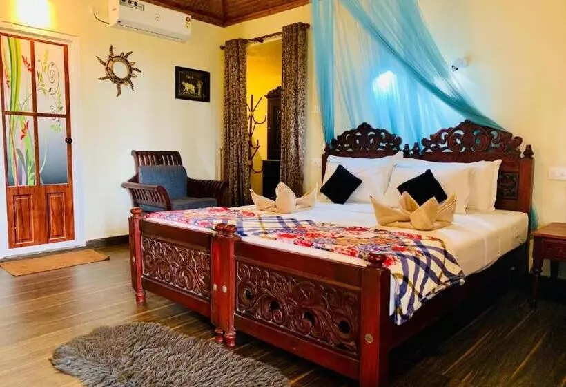 هتل Maadathil Cottages & Beach Resort
