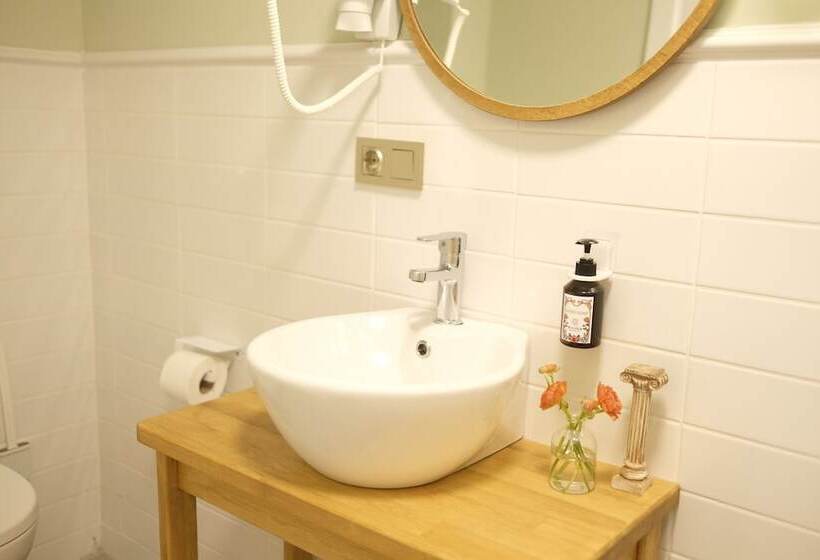 هتل Meshk Airport