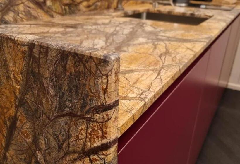 پانسیون Molo Suites