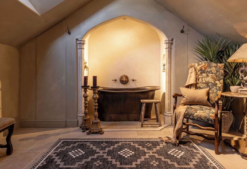 تختخواب و صبحانه The Notary