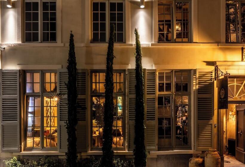 تختخواب و صبحانه The Notary