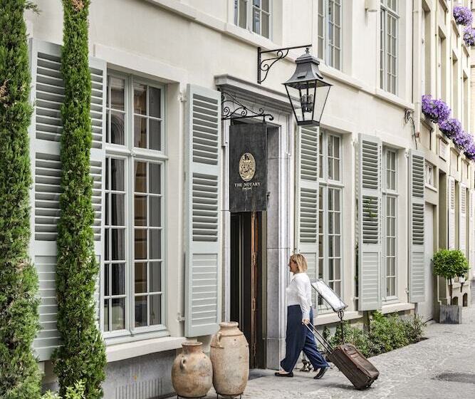 تختخواب و صبحانه The Notary