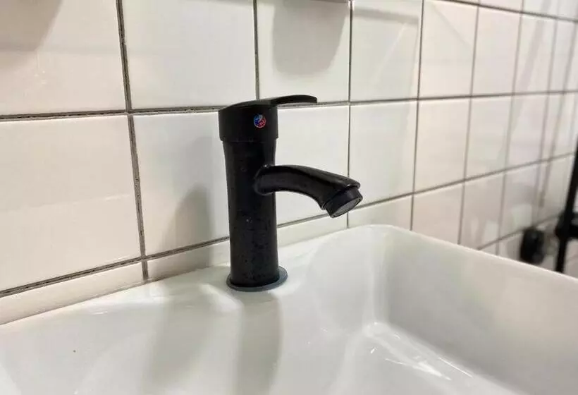 هتل کپسول Yo Yo Dive