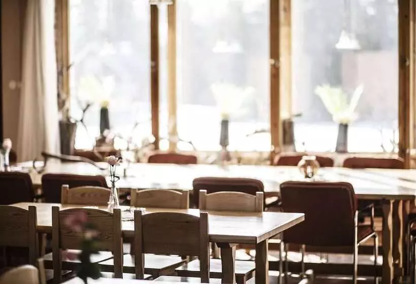 Hotelli Nederhögenvildmarkscenter