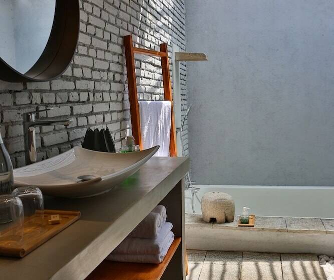 Resort Misty Villa Powered By Tsc