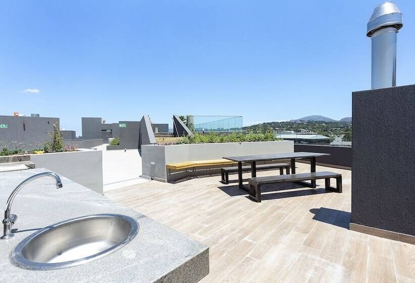 Newlands Peak Aparthotel By Totalstay