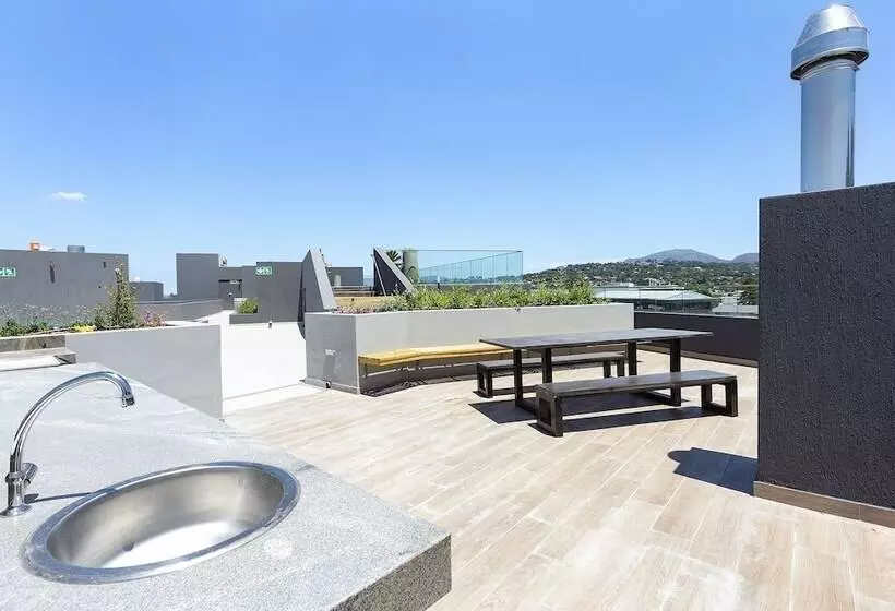 Newlands Peak Aparthotel By Totalstay