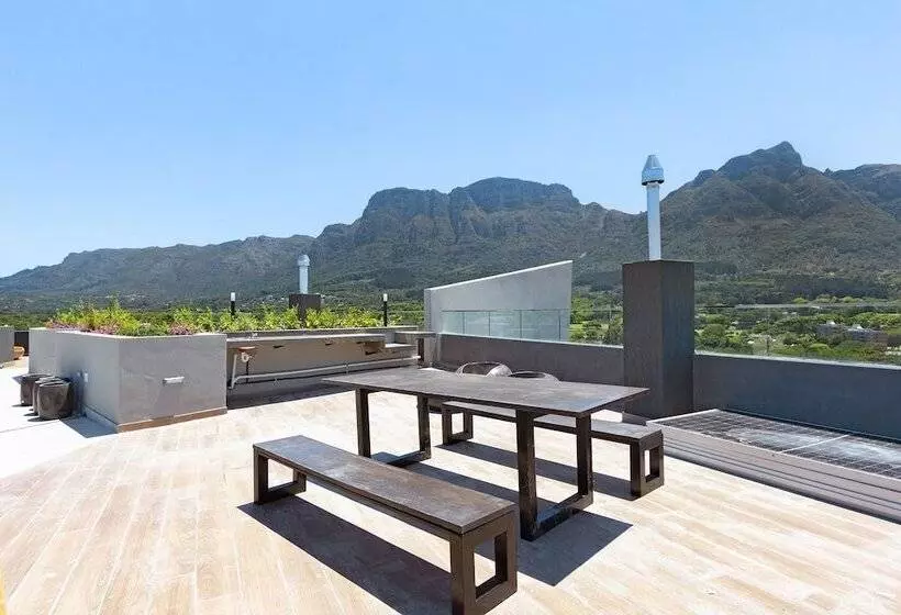 Newlands Peak Aparthotel By Totalstay