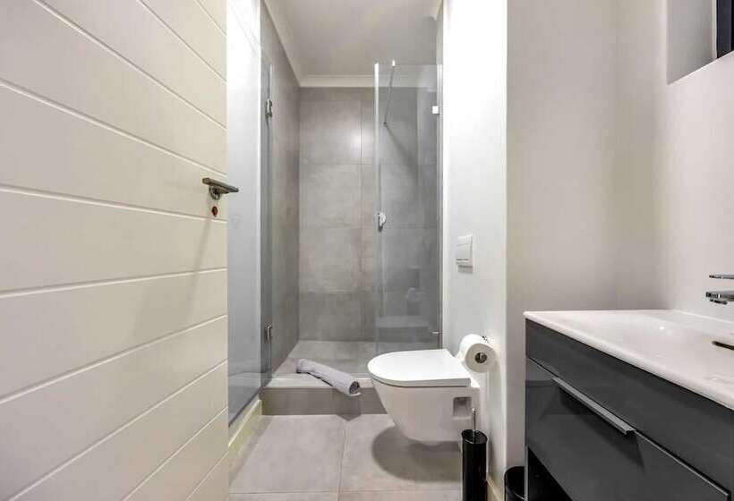 Newlands Peak Aparthotel By Totalstay