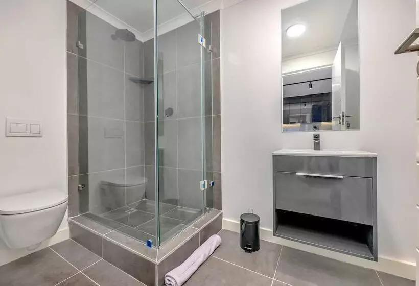 Newlands Peak Aparthotel By Totalstay