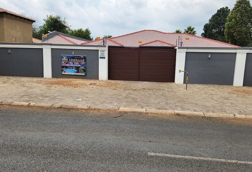 ペンション Francos Guest Lodge Accommodation