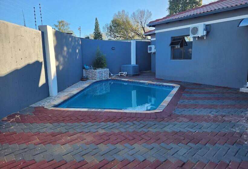 ペンション Francos Guest Lodge Accommodation