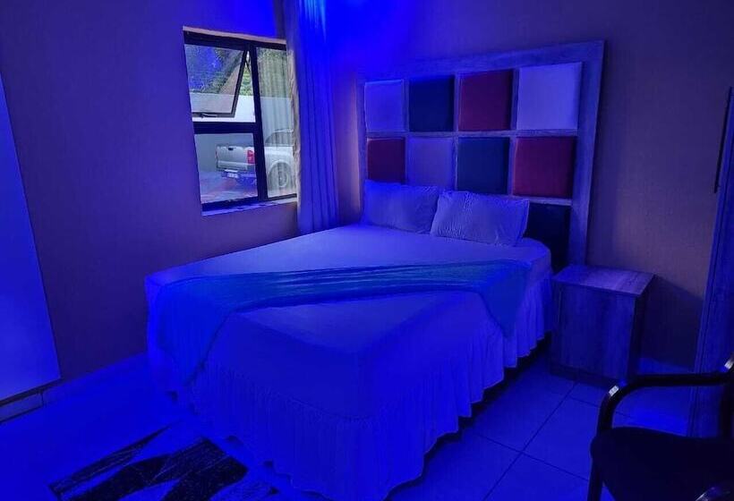 ペンション Francos Guest Lodge Accommodation