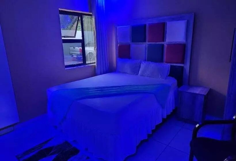 ペンション Francos Guest Lodge Accommodation