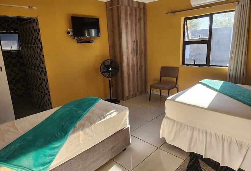 ペンション Francos Guest Lodge Accommodation