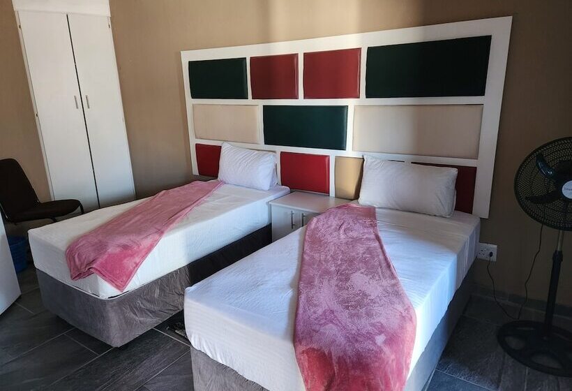 ペンション Francos Guest Lodge Accommodation