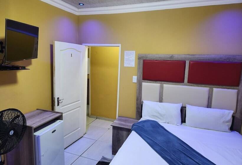 ペンション Francos Guest Lodge Accommodation