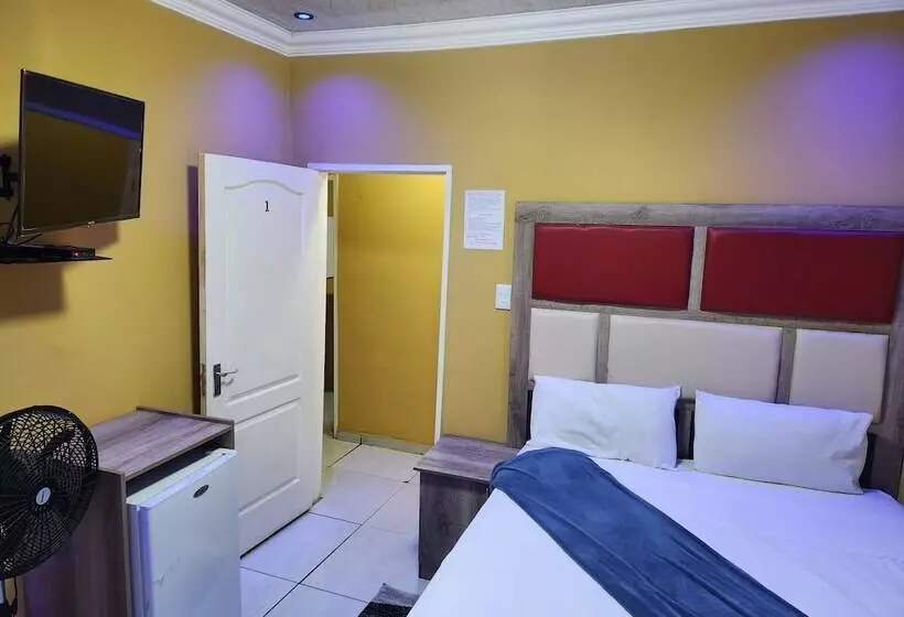ペンション Francos Guest Lodge Accommodation