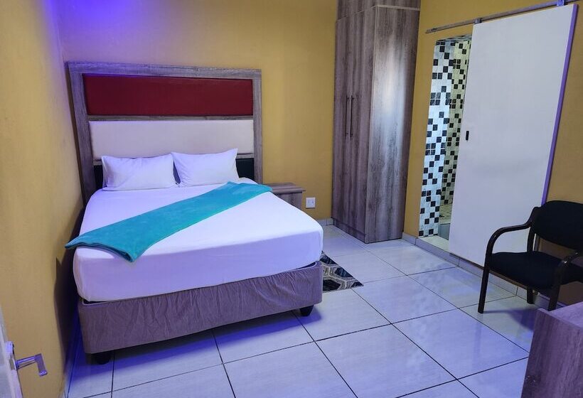 ペンション Francos Guest Lodge Accommodation