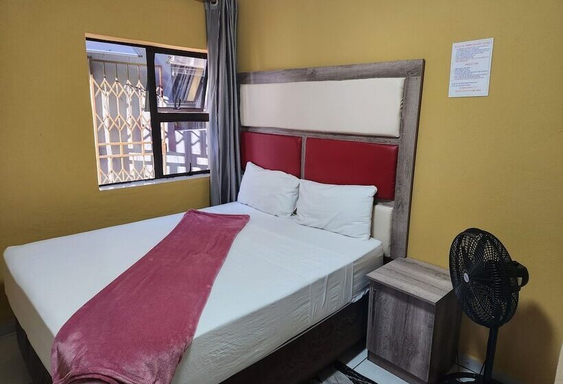 ペンション Francos Guest Lodge Accommodation