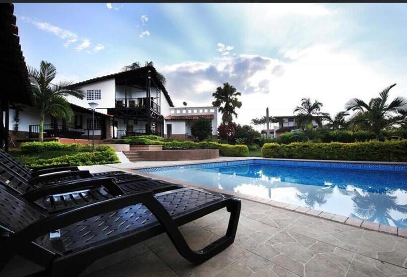 هاستل Chalet La Promesa