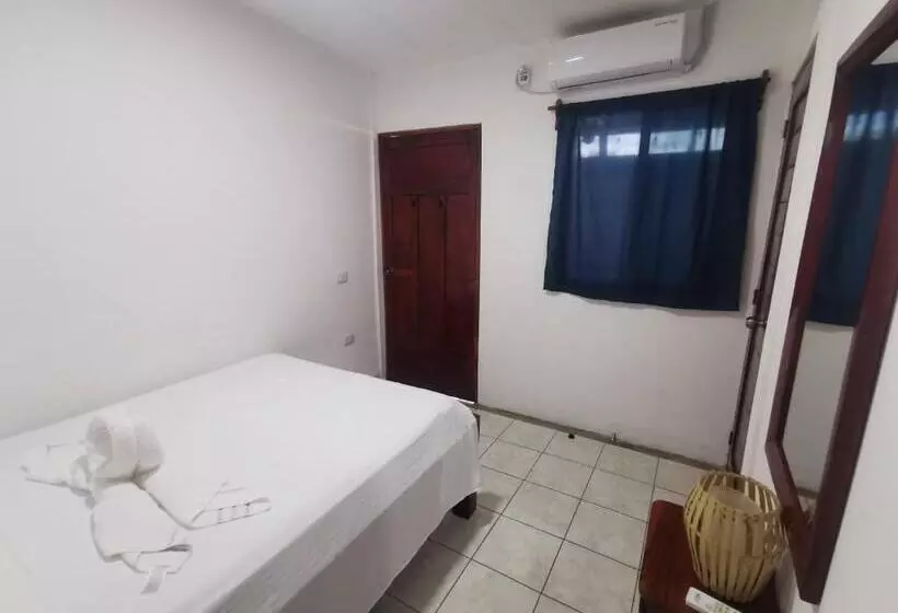 Hotelli Chale S House