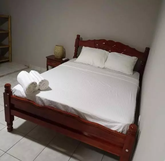 Hotelli Chale S House