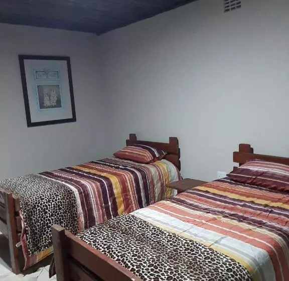 ホテル Ngwenkala Game Lodge And Safaris