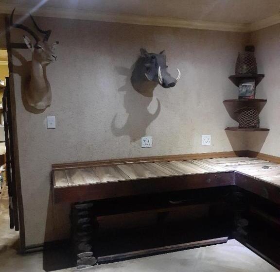 فندق Ngwenkala Game Lodge And Safaris