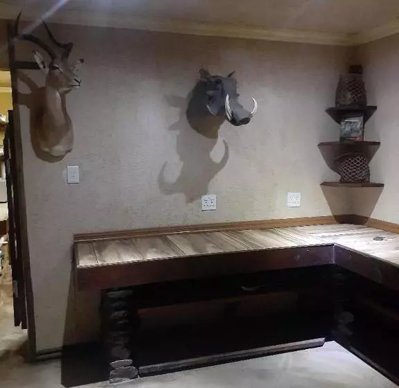 ホテル Ngwenkala Game Lodge And Safaris