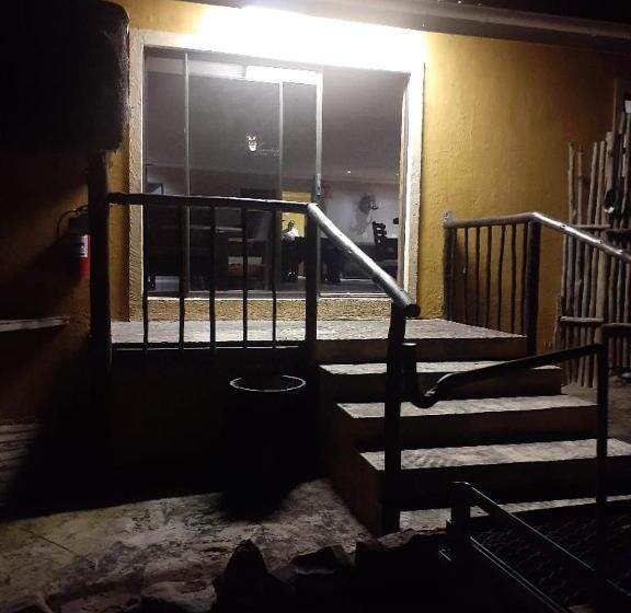 فندق Ngwenkala Game Lodge And Safaris