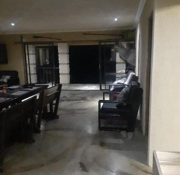 فندق Ngwenkala Game Lodge And Safaris