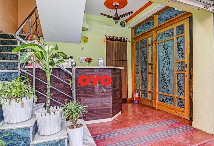 בית מלון כפרי Oyo Flagship 70361 K R Residency