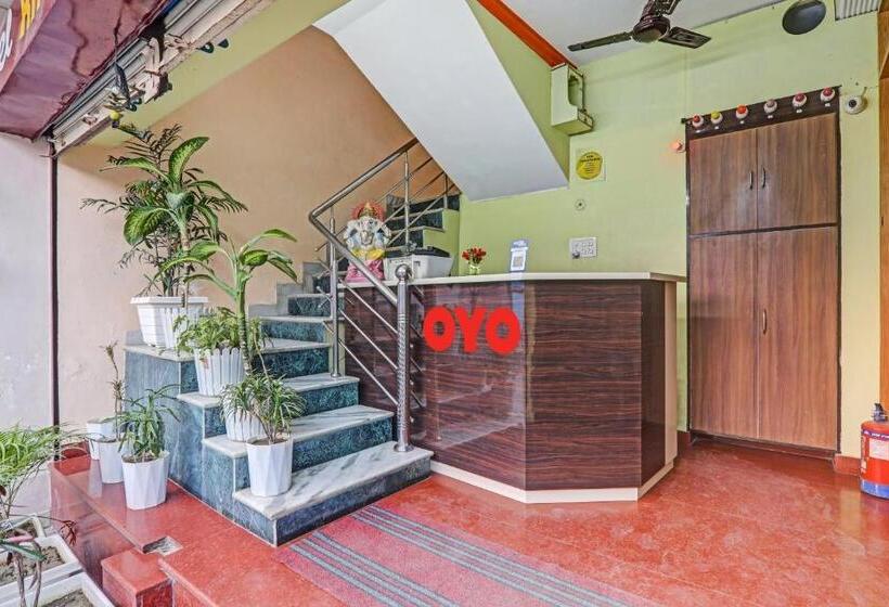 בית מלון כפרי Oyo Flagship 70361 K R Residency