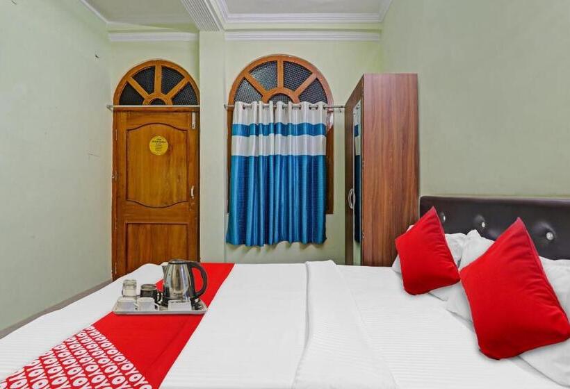 בית מלון כפרי Oyo Flagship 70361 K R Residency